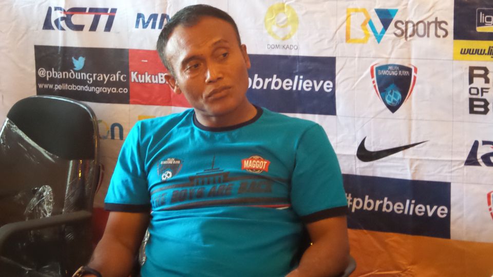 Peri Sandria saat masih menjadi asisten pelatih PBR. Copyright: © Ginanjar/INDOSPORT